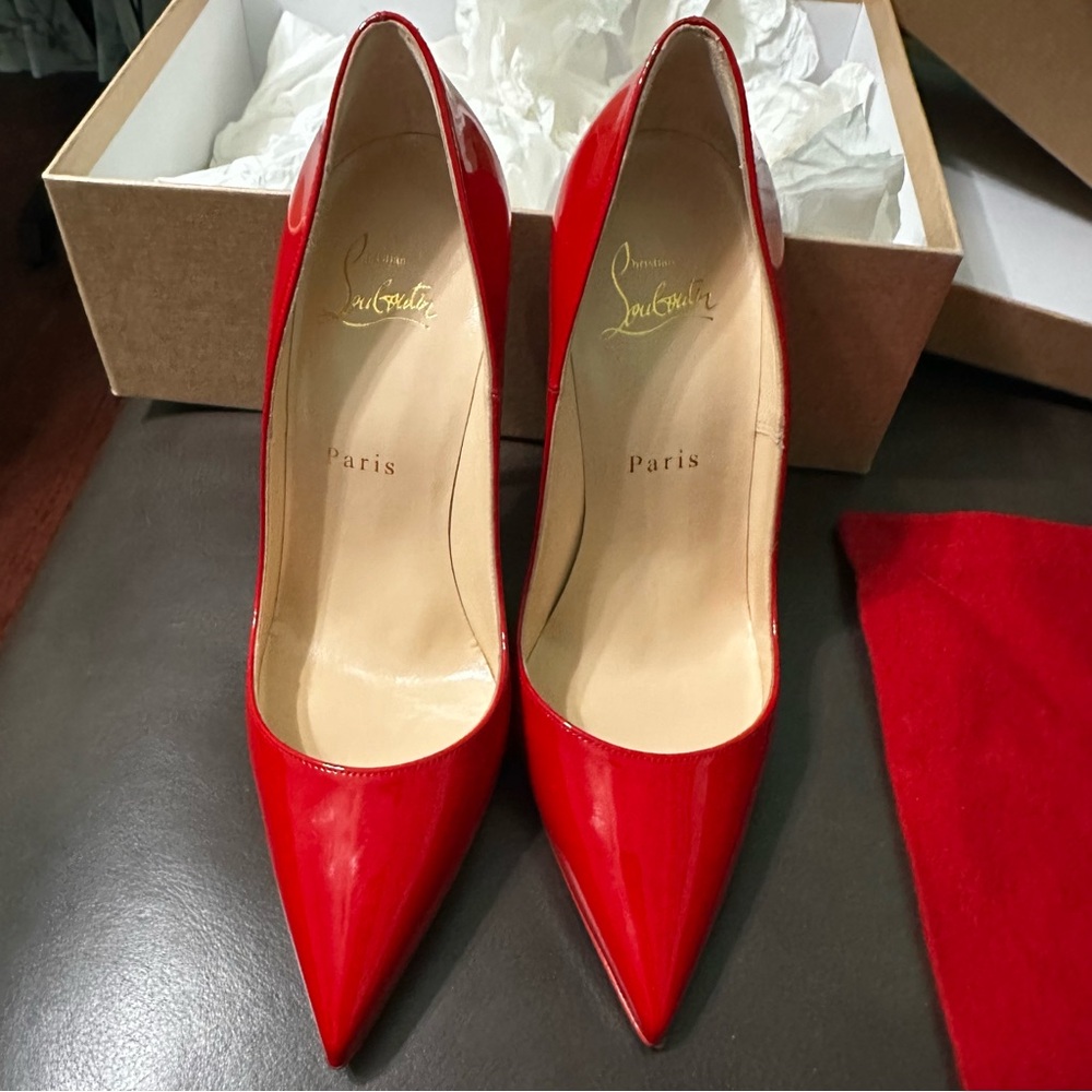 Christian Louboutin So Kate 37